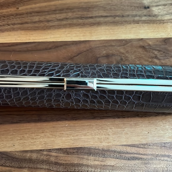 Alligator clutch - Picture 2 of 3